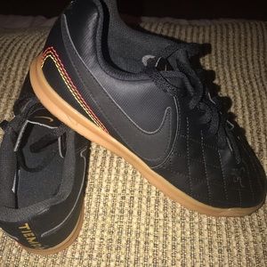 Nike Shoes - Boys Nike JR Tiempo Rio Sneakers Nike Shoes - Boys Nike JR Tiempo Rio Sneakers